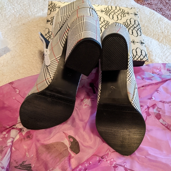 Dress Boutique Boots - Picture 6 of 9